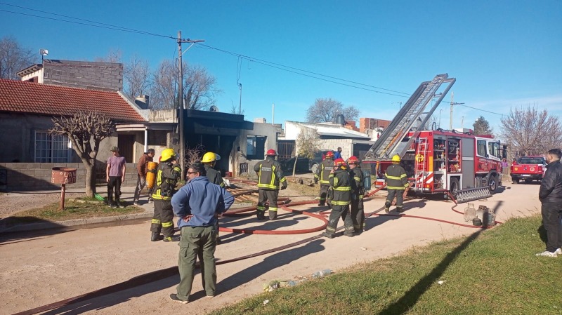 Incendio en una vivienda: dos personas hospitalizadas